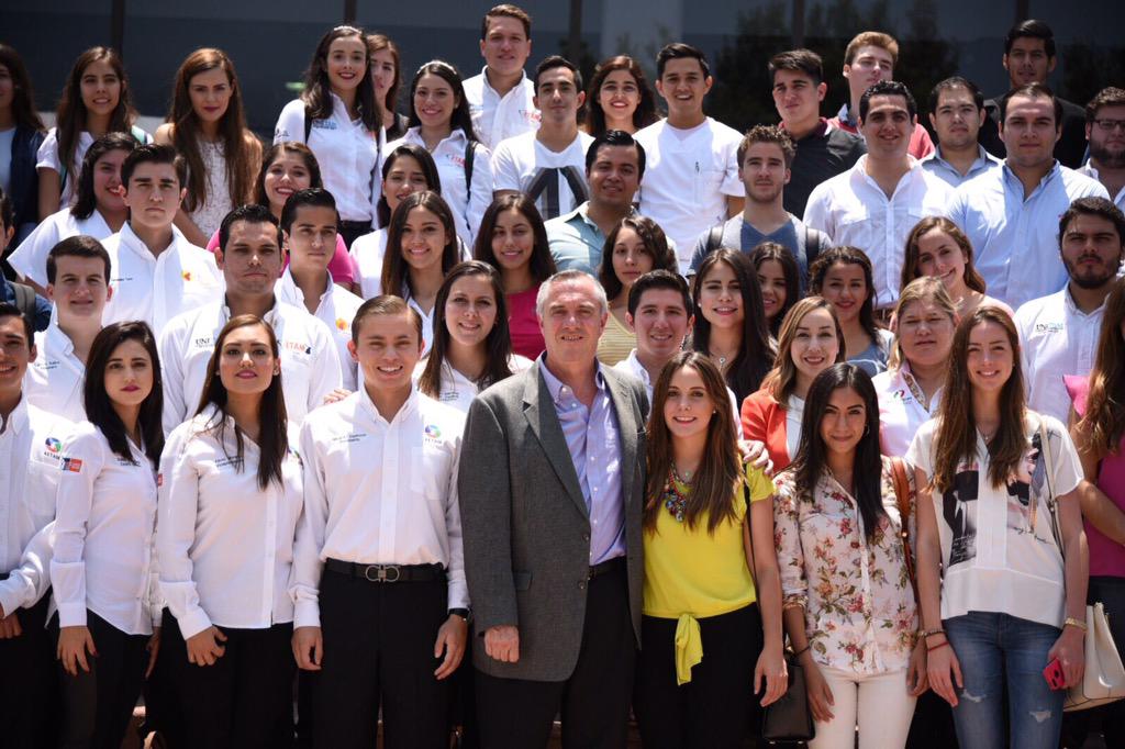 inforadiomx's tweet photo. #tamaulipas tiene grandes. Talentos @EtienneLlano con estudiantes Tamaulipecos @TecMonterrey @ericvaldeztv #Tam http://t.co/rCXyE034pi