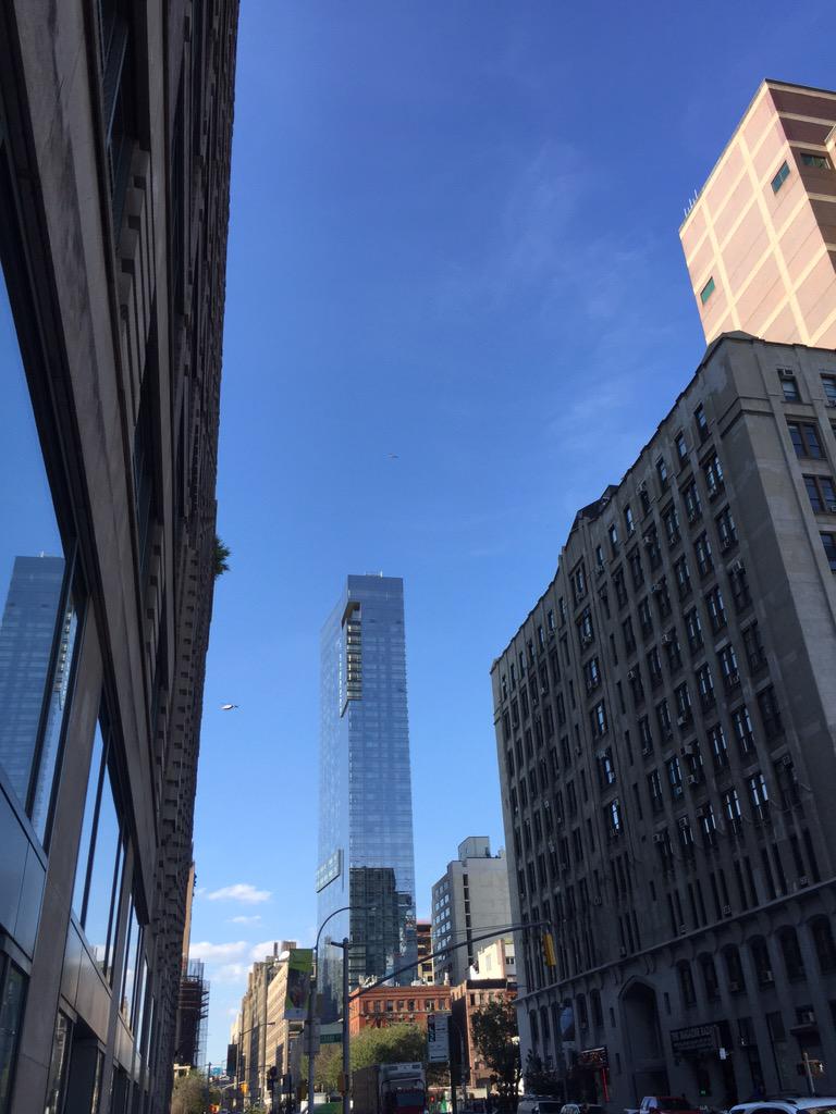getvisor's tweet image. Multiple helicopters spotted overhead rumored active shooter is in federal building on Varick