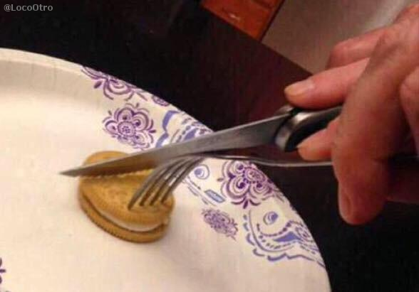 LocoOtro's tweet photo. Cuando llegas a casa de tu novia por primera vez y quieres dar una buena impresión... http://t.co/RSG6dZ9rgG
