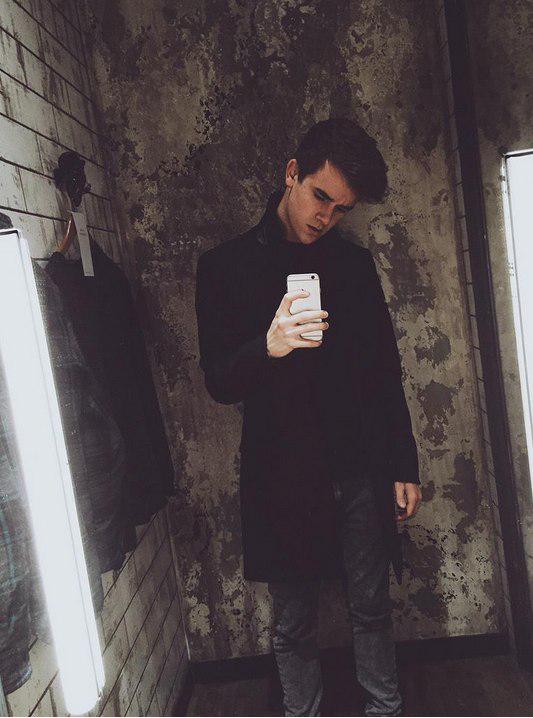 bloodorux's tweet photo. Безумно горжусь тобой, Конни- Франни  #5thFrantasticYear @ConnorFranta http://t.co/2ZzyiFH0OT