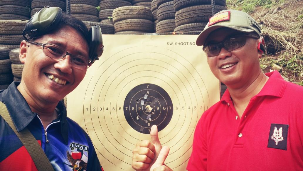rizky113's tweet photo. 3gun shooting game...m4 sniper, mp5 speed , glock 17...nice grouping! http://t.co/LG7DOFkY9R