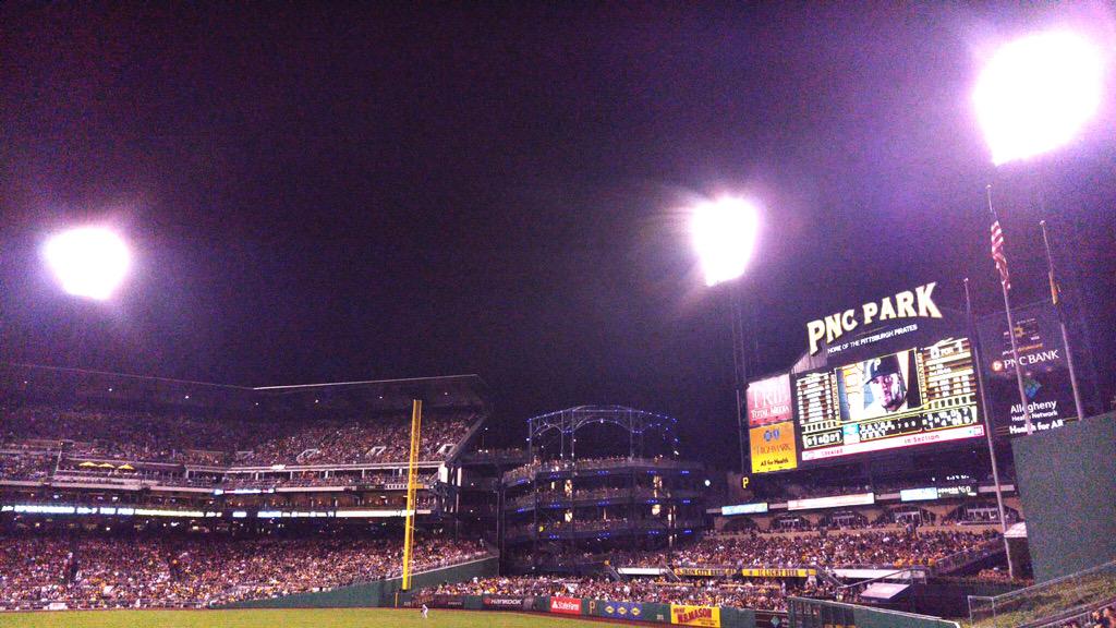 MLB's tweet photo. PNC Park in its Sunday best. 😍⚾️👌 http://t.co/hLM1NT1uuo