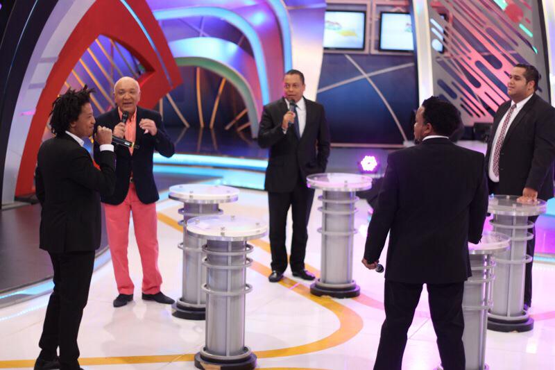 #LosProfesionales #gozando en #Divertido <a href="/aquilescorrea1/">Aquiles Correa</a> <a href="/GeraldOgando/">Sui generis</a> <a href="/JCPichardo01/">Juan Carlos pichardo</a> <a href="/Nonguito1/">Felix Tejeda</a>