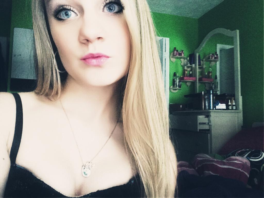 AshleyHardigree's tweet photo. @Now_World_Order @Lord_Anarchy a good selfie today wow go me http://t.co/bQ884gqSvt