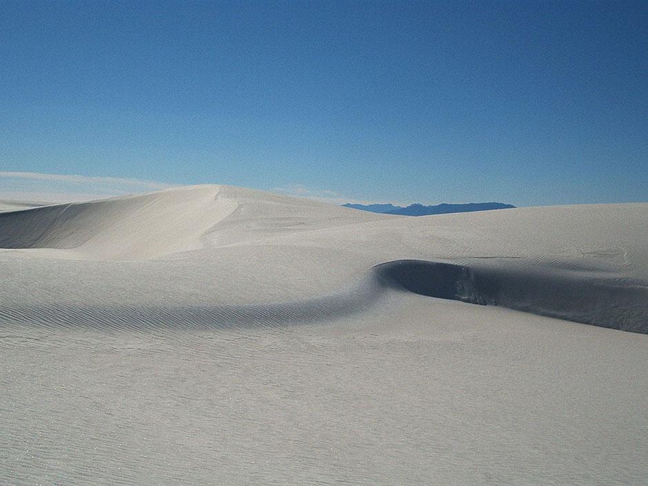nationalpost's tweet photo. Tourists who died in New Mexico desert saved 10-year-old son by giving him twice as much water http://t.co/gDWZUUPJ9e http://t.co/Fbt881T9Us