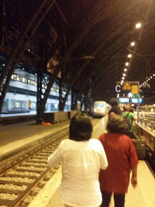 Atomleap_com's tweet photo. Commute from #CGN to #BER on #ICE949. I should permanently reserve this spot.  @KPMG_DE @KPMG_DE_Startup http://t.co/mdQo0QdCKK