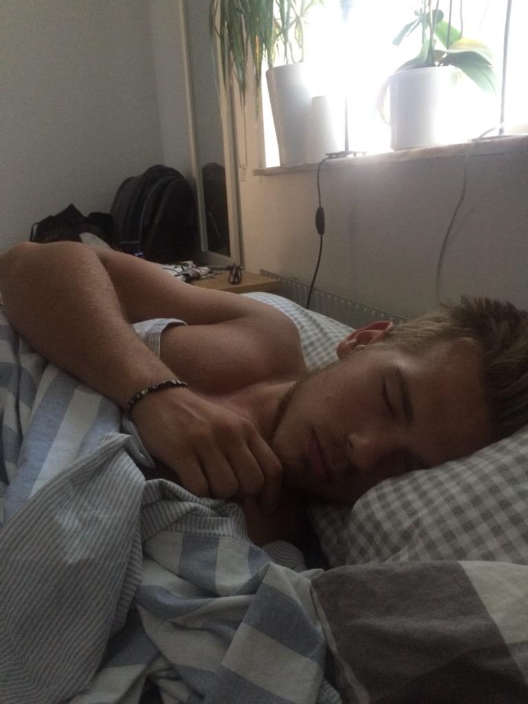 iikaapiikaa's tweet photo. En riktig filosov http://t.co/UB9XW1zhwm