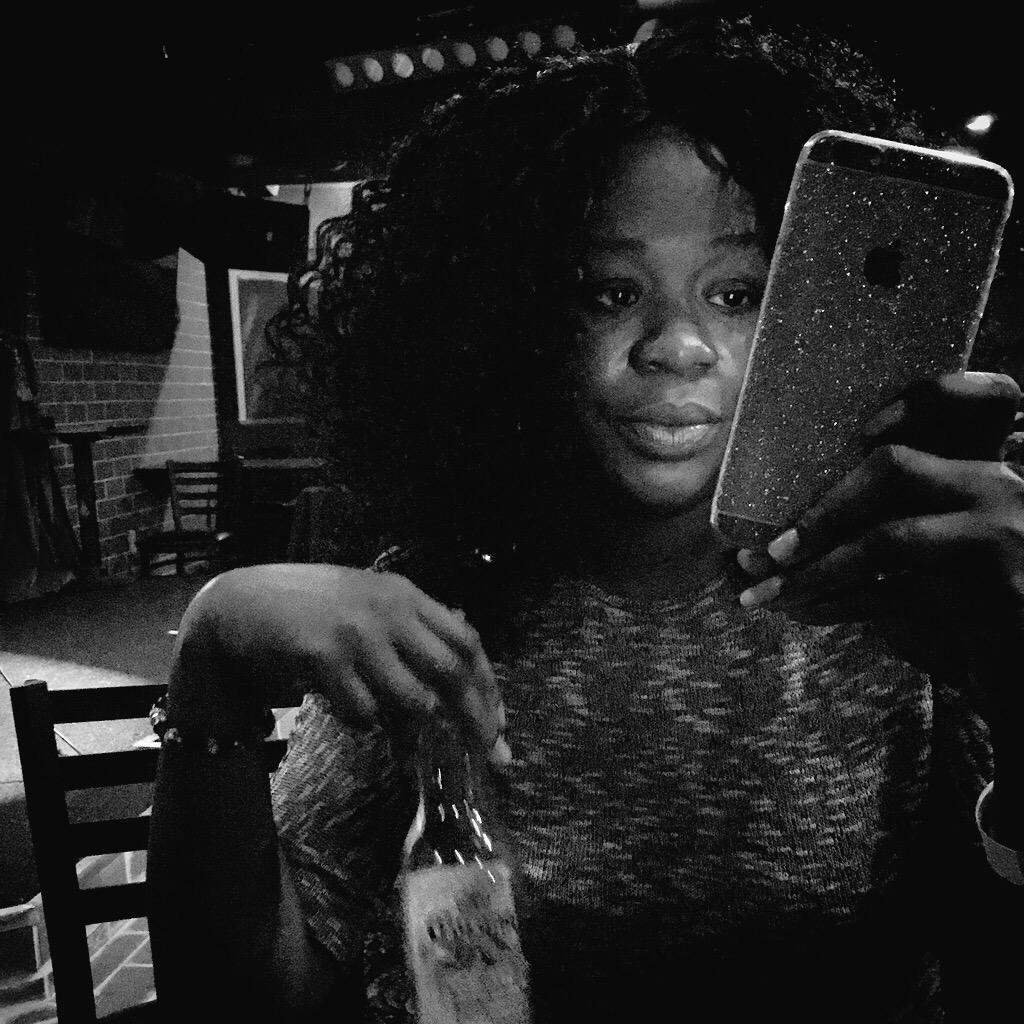 tonipayne's tweet image. Me trying so hard to give a phuck 😂😂😂😂 #0fuxGiven #busyGettingMyFeetRubbed #SpaDaySunday