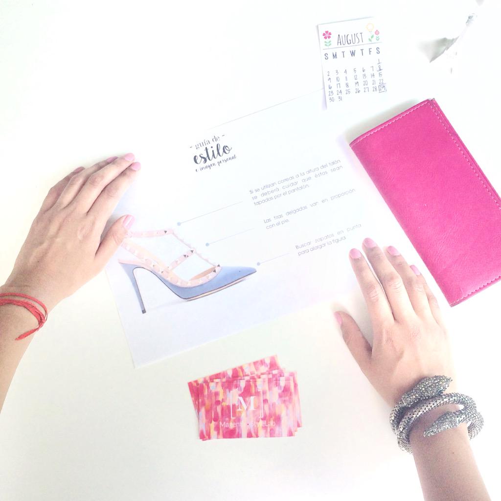 MagentaStyleLab's tweet photo. Terminando Sesión de Asesoría de Imagen Personal; viendo cortes en prendas y accesorios ideales ✨ #MagentaStyleLab http://t.co/q0zabUjZzV