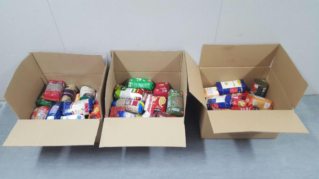 AytoSerraValle's tweet photo. 88 inscripciones, 88 Kilos de comida #88 gracias Serranilleros. "1 Kilo una sonrisa", #AsociaciónAmar http://t.co/CpYwjtQDta