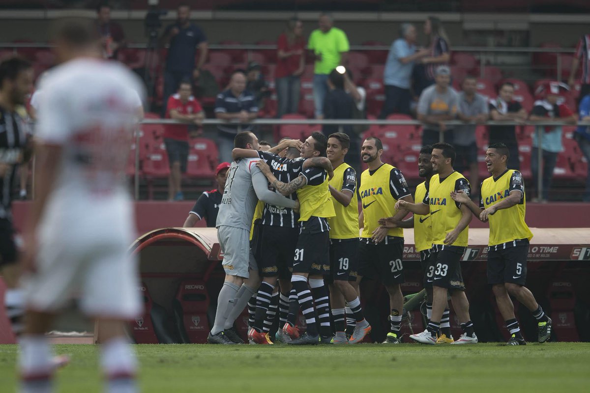 Tabu! <a href="/SaoPauloFC/">São Paulo FC</a> não vence <a href="/Corinthians/">Corinthians</a> no Morumbi há 12 anos  abr.ai/1ICJqdf