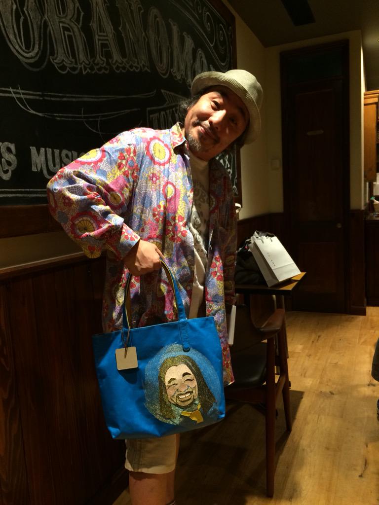 ayaif's tweet photo. 大ファンの安齋肇さんに安齋さんバッグをお渡ししました。http://t.co/3mCPUJTgt1 #ソラミミスト #FACE2015 http://t.co/XKuSbwRRYV