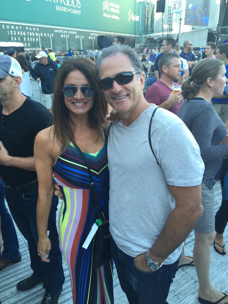 kim khazei on Twitter: "Zac Brown at Fenway! @IamStevenT you are right behind me -came to tell you I have the perfect shirt for you! :) http://t.co/LVKK3l9sg6"