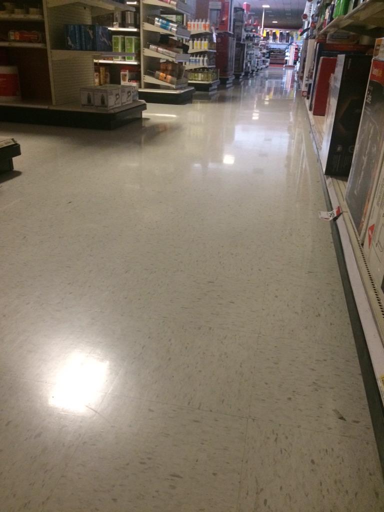 Chimbos_'s tweet photo. Stuck in #target with #poweroutage #grandprairie http://t.co/bjXzTs4Xaw