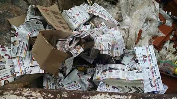 hellr00t's tweet photo. Ya sabemos por qué se inunda la provincia de Scioli: No faltan obras, sobran boletas en los desagües. http://t.co/0xI3abuAki