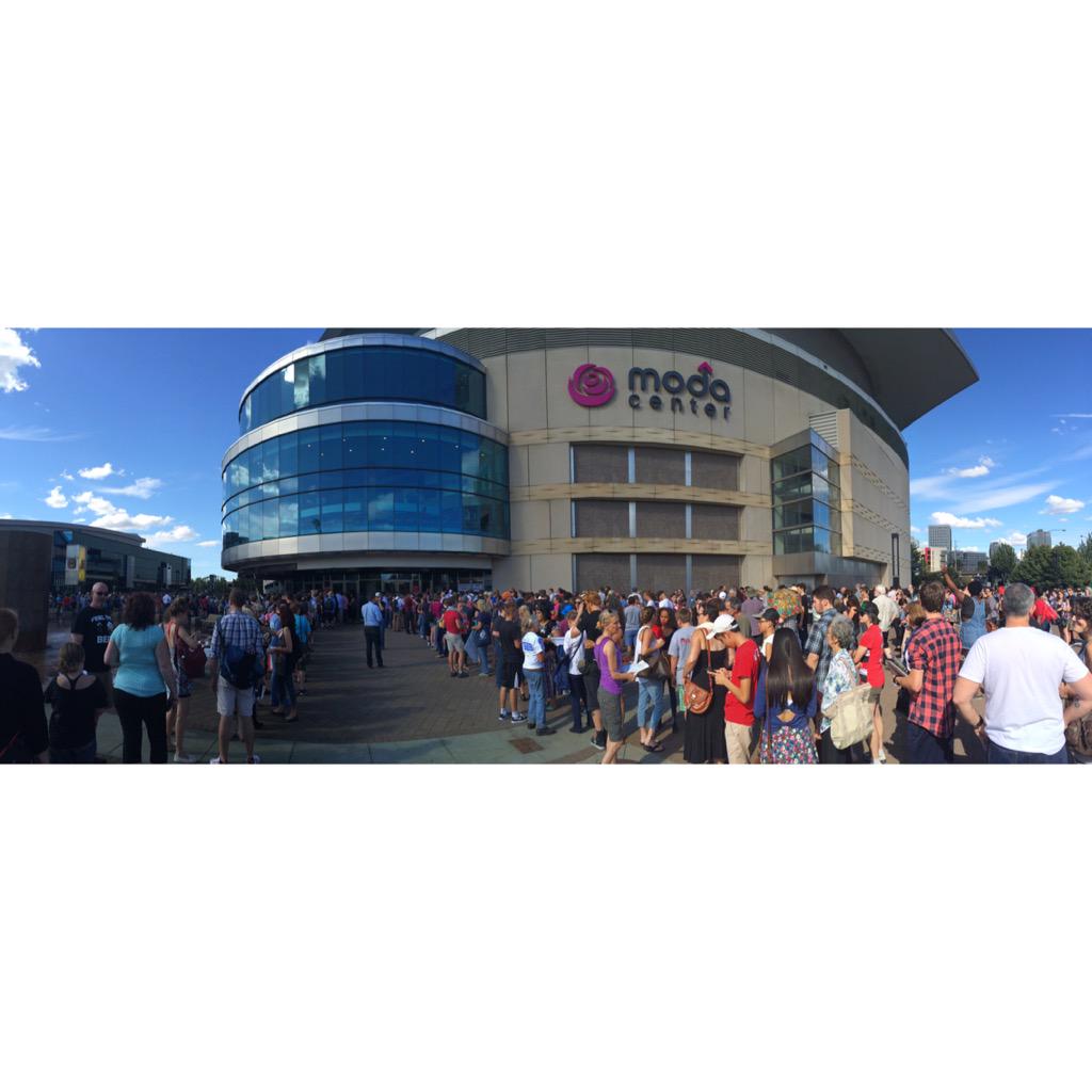 OR4Bernie's tweet photo. Lines filling in at @ModaCenter 4 tonight's rally for @BernieSanders. #Portland can definitely #FeelTheBern! #PDXBern http://t.co/UwWrnKgoeA