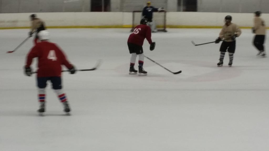 razorbackFoto_'s tweet photo. Hockey, Great way to beat the heat on the cheap! #arwx #littlerock #hockey #beon11 @SportingLifeArk @ed_buckner http://t.co/DlPAvmonIS