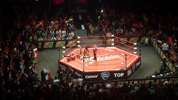 Kuliao_'s tweet photo. Alberto El Patron se lleva la victoria y deja sin cabellera a Brian Cage #MSNtv http://t.co/arTTeBRAtL