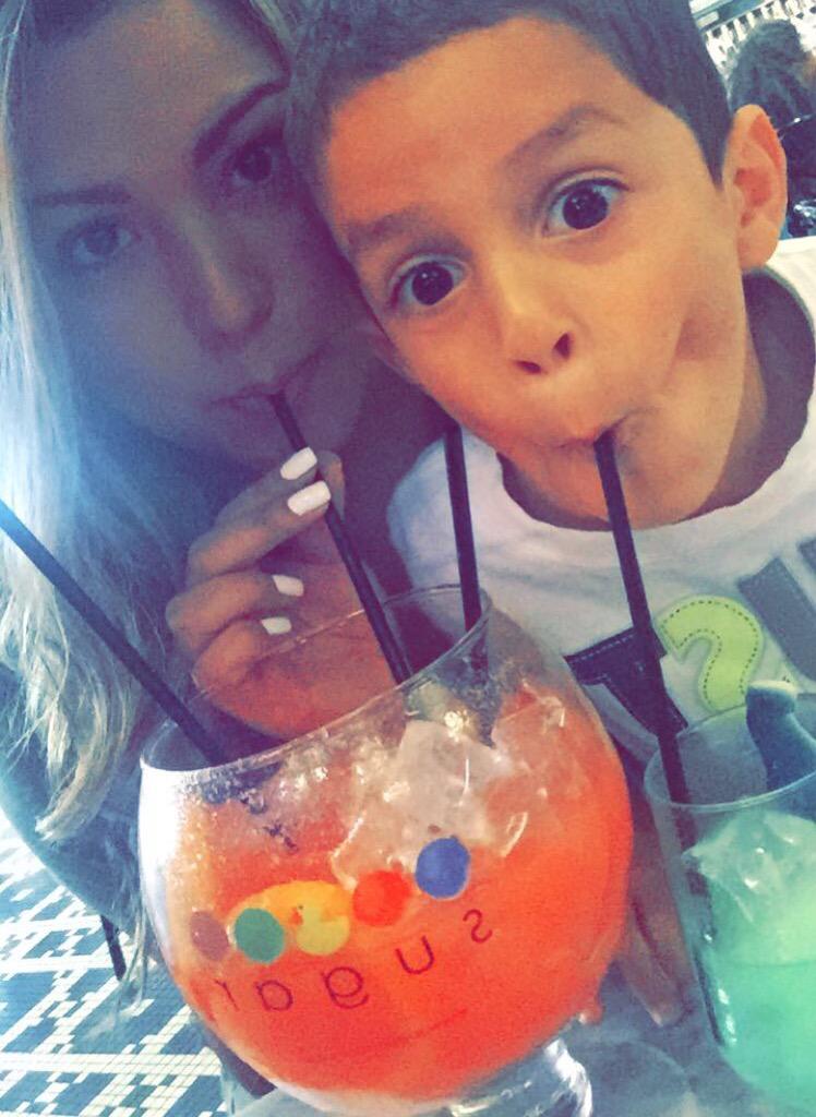 natyyXO's tweet photo. @SugarFactory #sundayfunday with my papi! #hisface #thesedrinks 😋👌🏻 http://t.co/v400WCKh2G