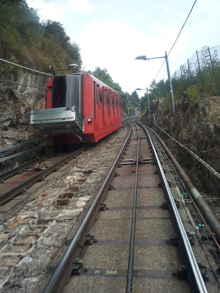 To the top with the funicular of Brunate on lake Como discover the beauty of the Alps #train milanoarte.net/tour/blue-wate…