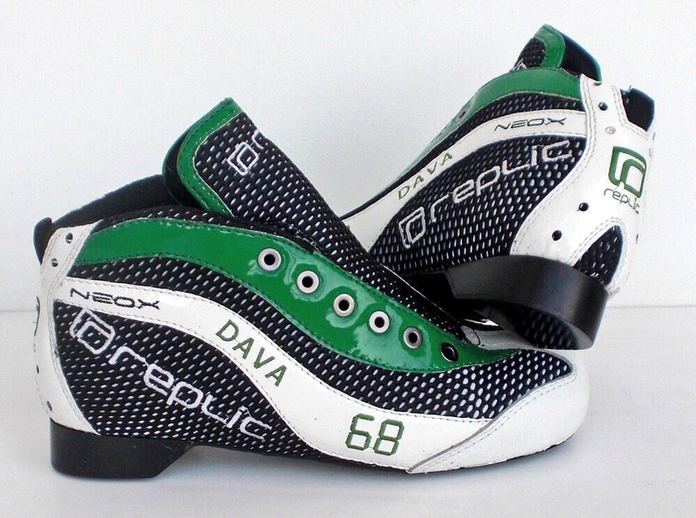 ReplicHockey's tweet photo. Botas Replic Neox del jugón @davatorres8 ,nuevo jugador del @HockeyclubLICEO. Te deseamos mucha suerte con los verdes http://t.co/XjEgDBhaSA