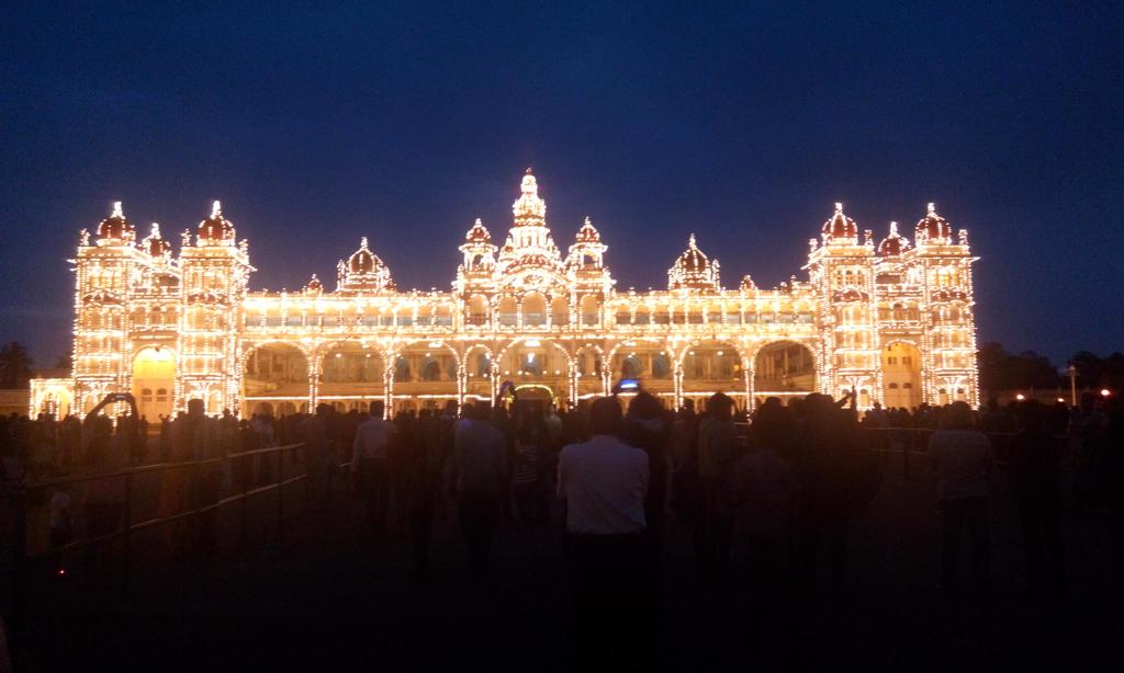 98Taniya's tweet photo. Palace of MYSORE..... http://t.co/26XFgZPIX7