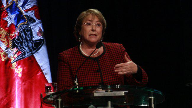 Cooperativa's tweet photo. Bachelet y gratuidad en educación: A lo mejor no cumpliremos en los 6 años que dijimos http://t.co/SRqbjr39kf http://t.co/oWCKDZDLRG