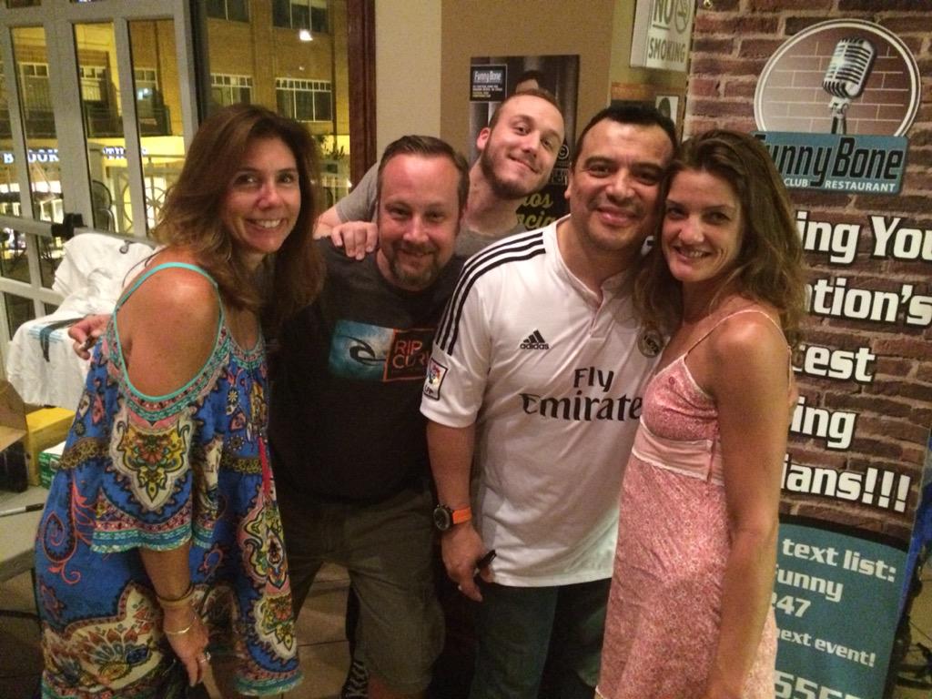rebeccahlovely's tweet photo. Peace ✌🏼️Out 36!! #WheresSteve #kevinIhaveaquestion #vbfunnybone @carlosmencia http://t.co/zIQqktwpNB