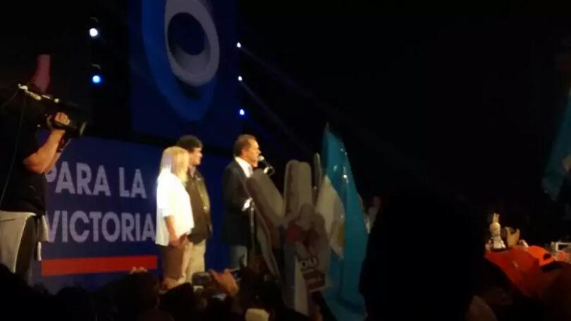 PsFnacional's tweet photo. @danielscioli "Estamos a 12 puntos de Macri y 20 de Massa" Habla nuestro futuro #PRESIDENTE || @AARLIA Conduccion http://t.co/vrLZ95Xz1G