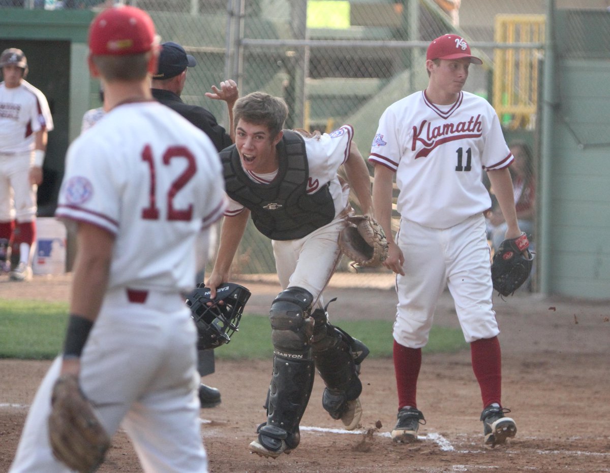 Joaquina33's tweet photo. The rematch from the 2014 @BabeRuthWS 16-18 champ. gm ends in a 7-5 loss for the Crater Lake Cardinals @DarrenBrown77 http://t.co/gFKA78ZjBI