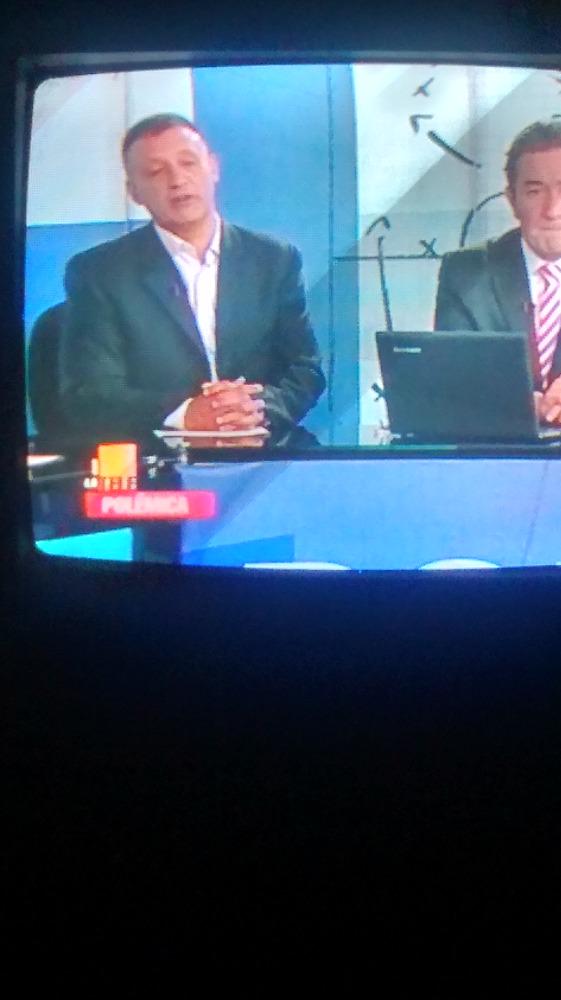 jaumandres's tweet photo. @LaTelepolemica @estejaramillo  buenas noches Quiero la de David Ospina por favor ... #yoveolatelepolemica http://t.co/aBPiYjfjy7