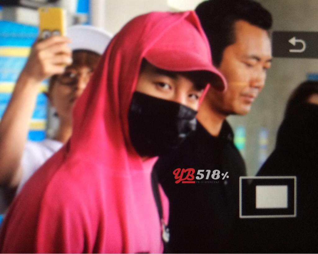 [10/8/15][Pho] BIGBANG tại sân bay Incheon trở về từ Trung Quốc CMBMmWNUYAAkDou