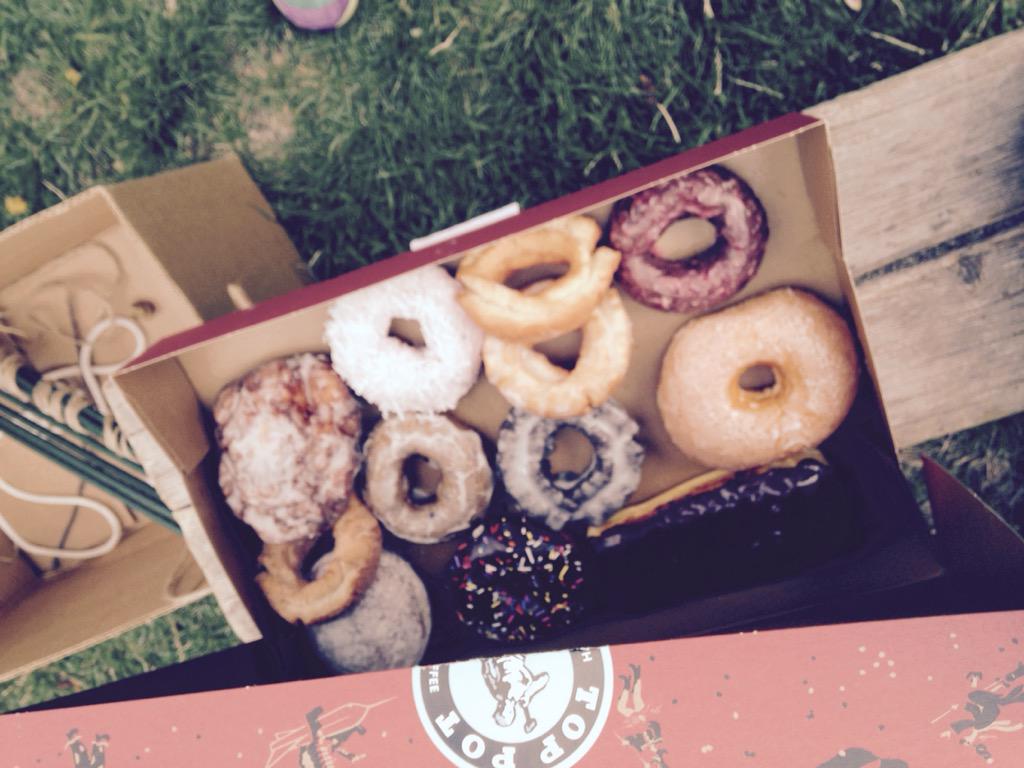 denisegeroux's tweet photo. Top Pot Donutated 2 dozen donuts proving triathletes will workout for food! #mocktriathlonrocked http://t.co/5ptLOzCXLE
