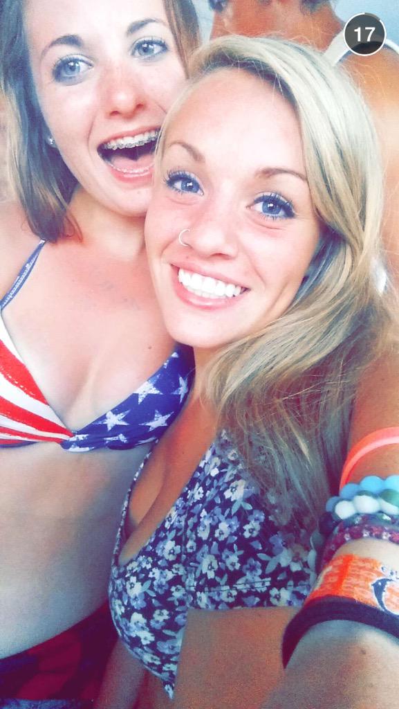 kayleejoR's tweet photo. #COTR2015 was a blast with these babes 🔥😈🍺🚜🌽🌾🐮😍 http://t.co/To33IN3Nih
