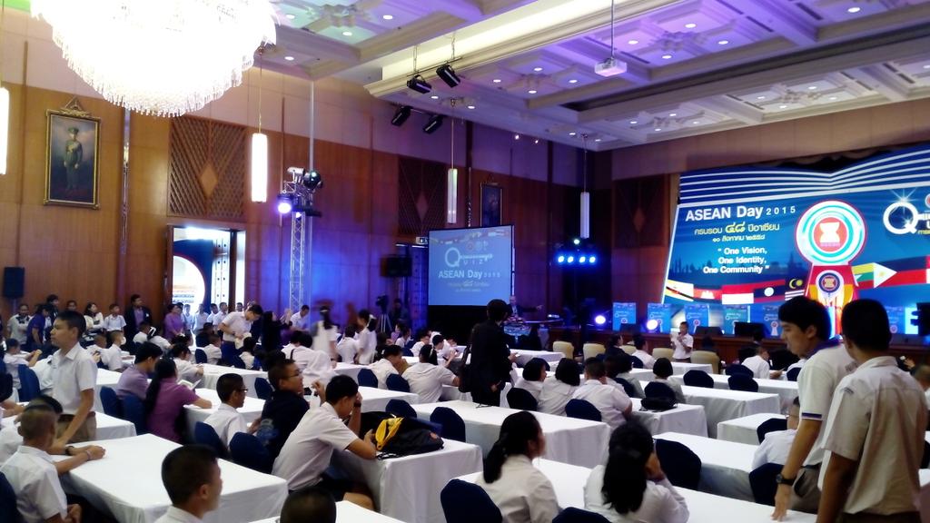 ASEAN_THAILAND's tweet photo. 12:05น
รอประกาศผลโรงเรียนที่เข้ารอบ2
#AseanDay2015 http://t.co/9RX4N0xV7K