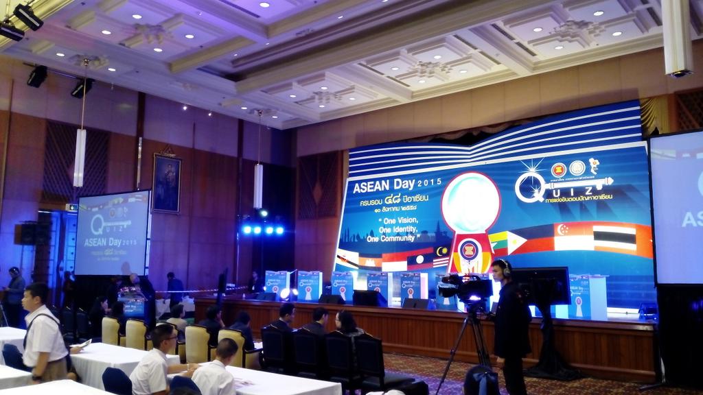 ASEAN_THAILAND's tweet photo. 12:05น
รอประกาศผลโรงเรียนที่เข้ารอบ2
#AseanDay2015 http://t.co/9RX4N0xV7K