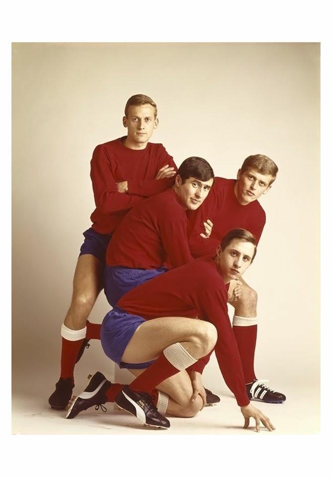 OldFootball11's tweet photo. #KlaasNuninga #SjaakSwart #PietKeizer en #JohanCruyff; #Ajax attackers 1967. #Nuninga #Swart #Keizer #Cruyff. http://t.co/XffJ7JMmBc