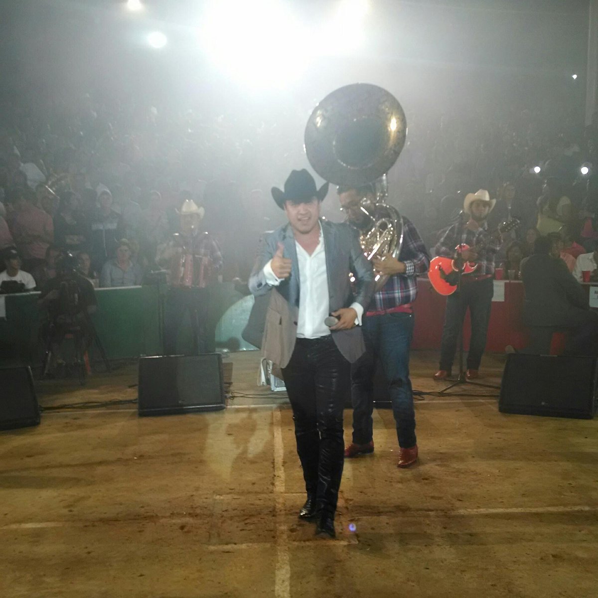 julionalvarez's tweet photo. Iniciamos nuestra presentación aquí en #Tulancingo http://t.co/Fij24YC69G