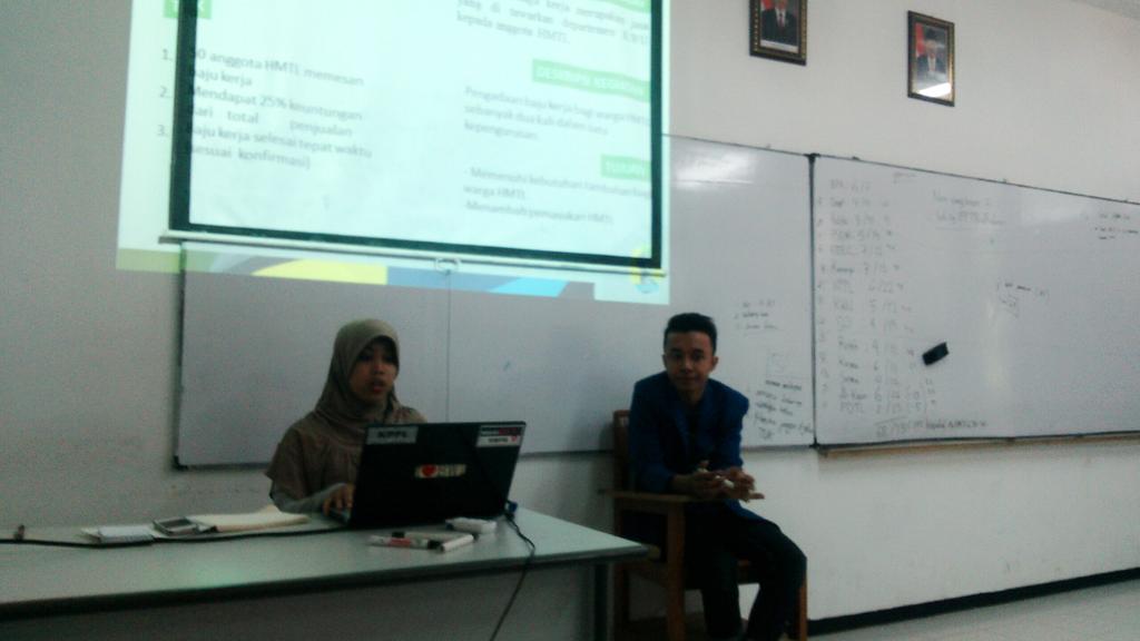 hmtl_its's tweet photo. Stelah ishoma, pra raker HMTL 15/16 dimulai kembali dgn presentase kelima yaitu dari dept.KWU @sitisholikah_TL http://t.co/fByIOoWoDW