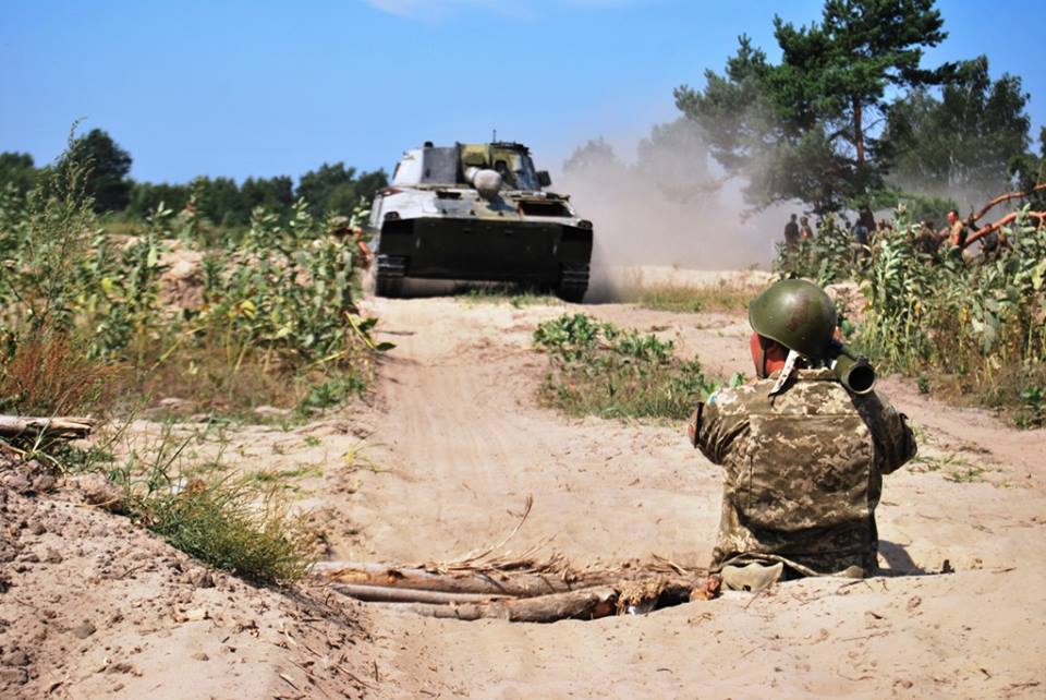 tweetsNV's tweet photo. Боевики контратаковали в Донецкой области, погибли 4 военных - Правый сектор | Новое Время: http://t.co/ZjMZAnLFfI http://t.co/zbPX1mQHQq