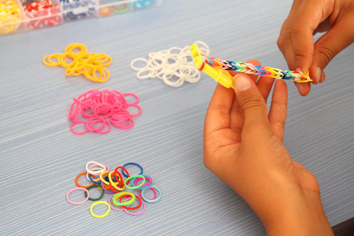 AugustusSCro's tweet image. Rainbow Colors Loom Rubber Bands Refill - 5400 Bands..
amzn.to/1MfB2VP