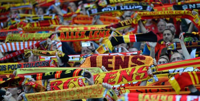 lequipe's tweet photo. Les Corons de retour à Bollaert http://t.co/IZ5CU8RMo4 http://t.co/nodQV2oeM9