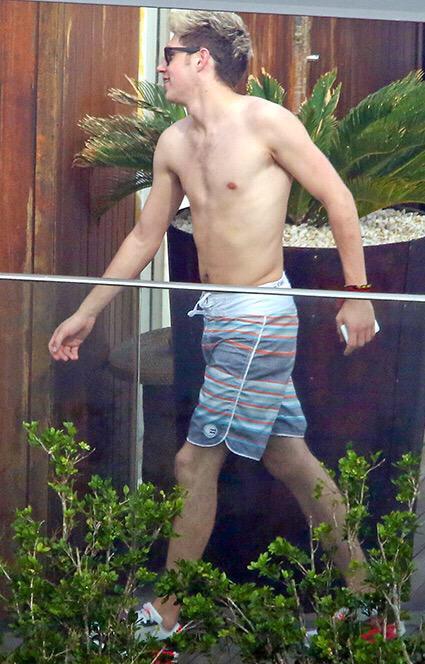 1DVoteSpree's tweet photo. How does Niall think he has a bad body?  

#NiallYourBodyIsWonderful http://t.co/kdNEylLFAQ