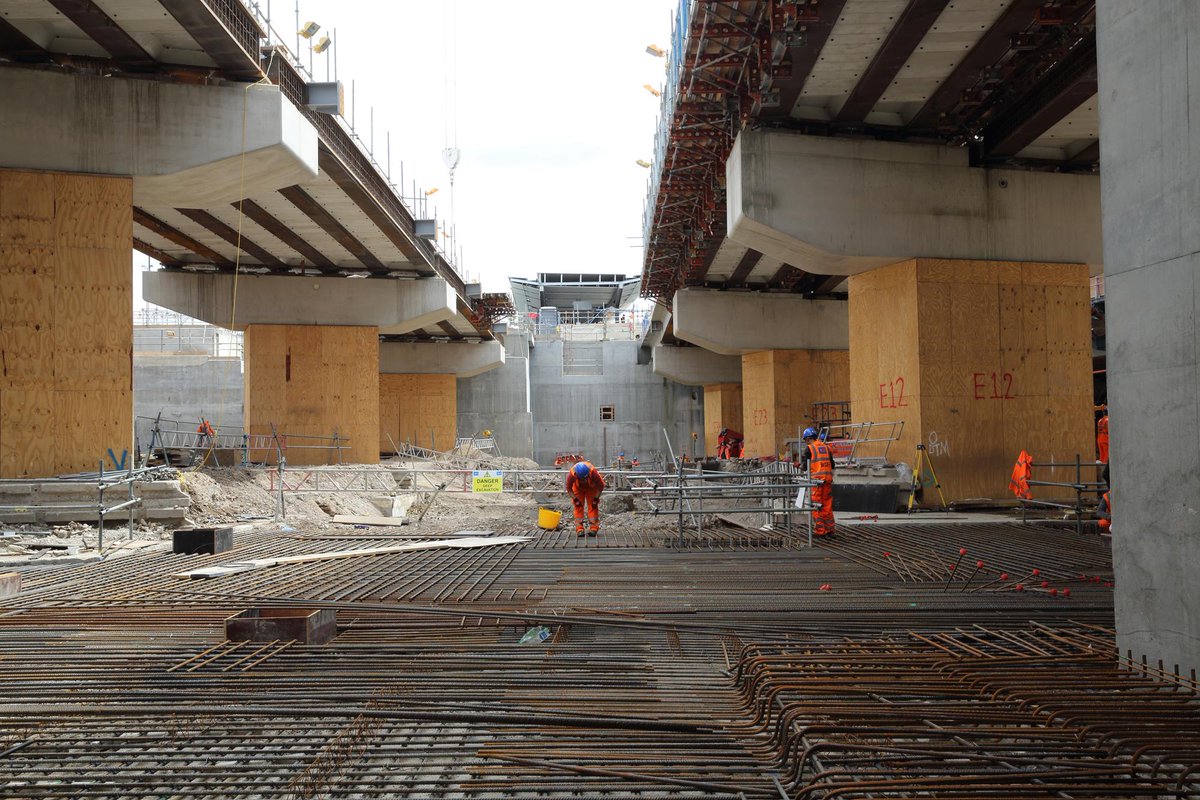 #behindthehoardings at ground-level in the new concourse below <a href="/NetworkRailLBG/">London Bridge</a> platforms 7,8 &amp; 9