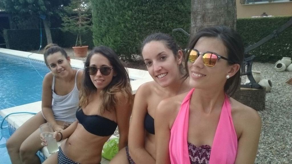 mariguti20's tweet photo. Domingo de barbacoa 👌😎🍸🍸 http://t.co/MFuxTDtY76