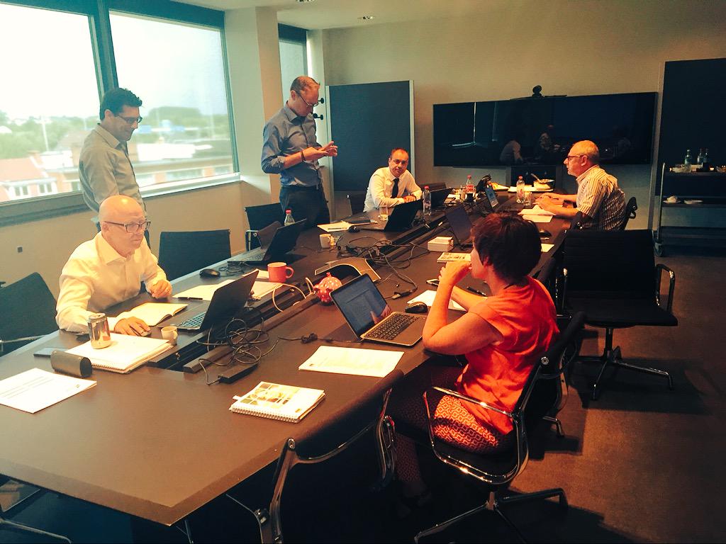 AlexanderMaeya1's tweet photo. Meeting the management! Let's see how much I can contribute after 3.5 weeks #CEO1Month #AlexanderForCEO http://t.co/HsWdMaSP1u
