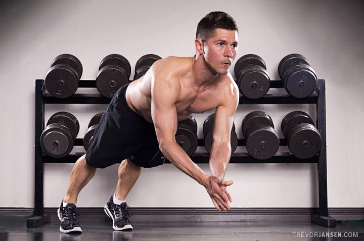 Hentak tubuh Anda hingga sedikit terlontar, dan tepukkan kedua tangan. Variasi ini disebut clapping push up;