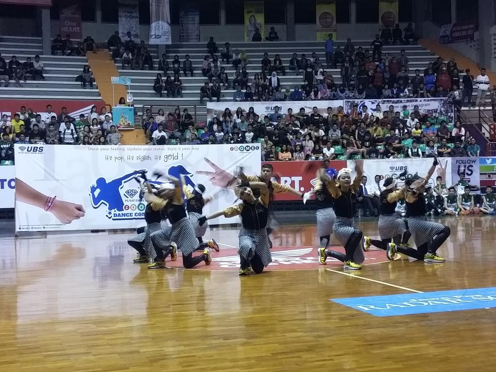 Klo yg ini dari <a href="/Insspac/">SMA Regina Pacis </a> bikin teriakan penonton kuenceng abis deh #DBLSolo #HondaDBL2015 @DBL_SOLO <a href="/dblindonesia/">DBL Indonesia</a>