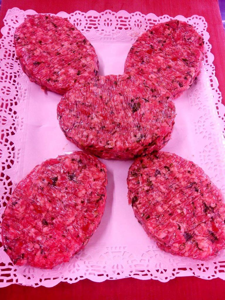 gemasfp's tweet photo. Hamburguesas de Potro de Burgos con espinacas!!! Pura Energia!!!!! http://t.co/jcgSYYoMwy