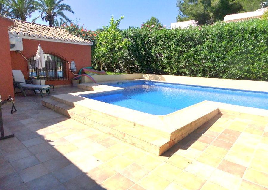 LauroraVillas's tweet photo. ¡OPORTUNIDAD! En Venta Chalet de una altura ubicado en la zona de Absubia en Jávea. 
http://t.co/rXodRp9LUN http://t.co/jm1JBVMJo3